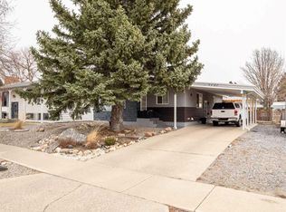 1707 W Lakemount Blvd S, Lethbridge, AB T1K3K5