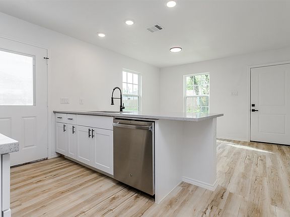 3rd image of 308 S 3rd St