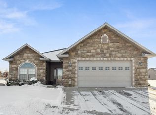 1507 E Ashford Cir, Mount Pleasant, IA 52641