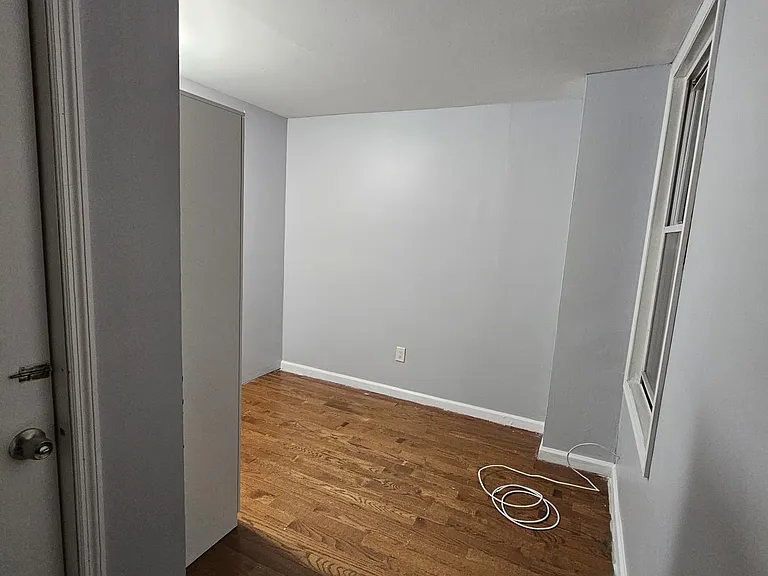 961 Grove St #2R — Photo 17