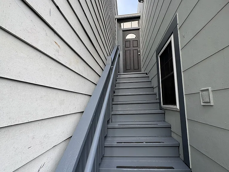 1071 De Haro St — Photo 3