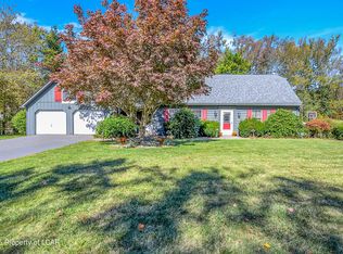 33 Walden Dr, Mountain Top, PA 18707