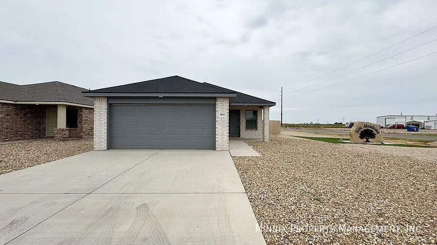 8031 Date Ave — Photo 2