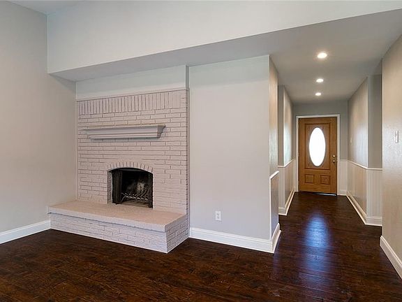 3rd image of 1838 Paxton Dr