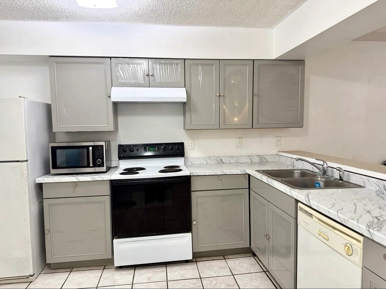 2 bed, 832 sqft, $1,400 — Photo 3