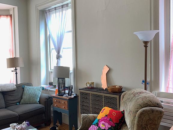 3rd image of 1105 Spruce St APT 3R