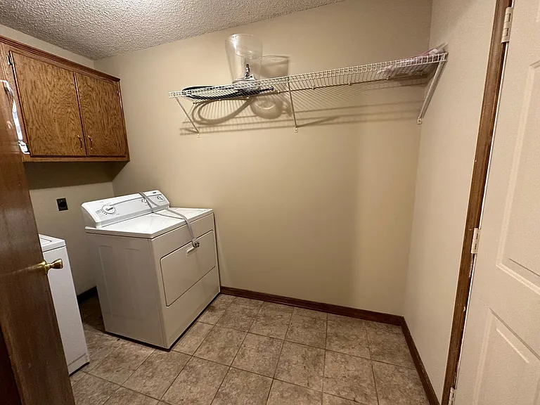 603 Twin Oak Dr — Photo 3