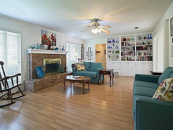 3rd image of 3813 Glenmont Dr