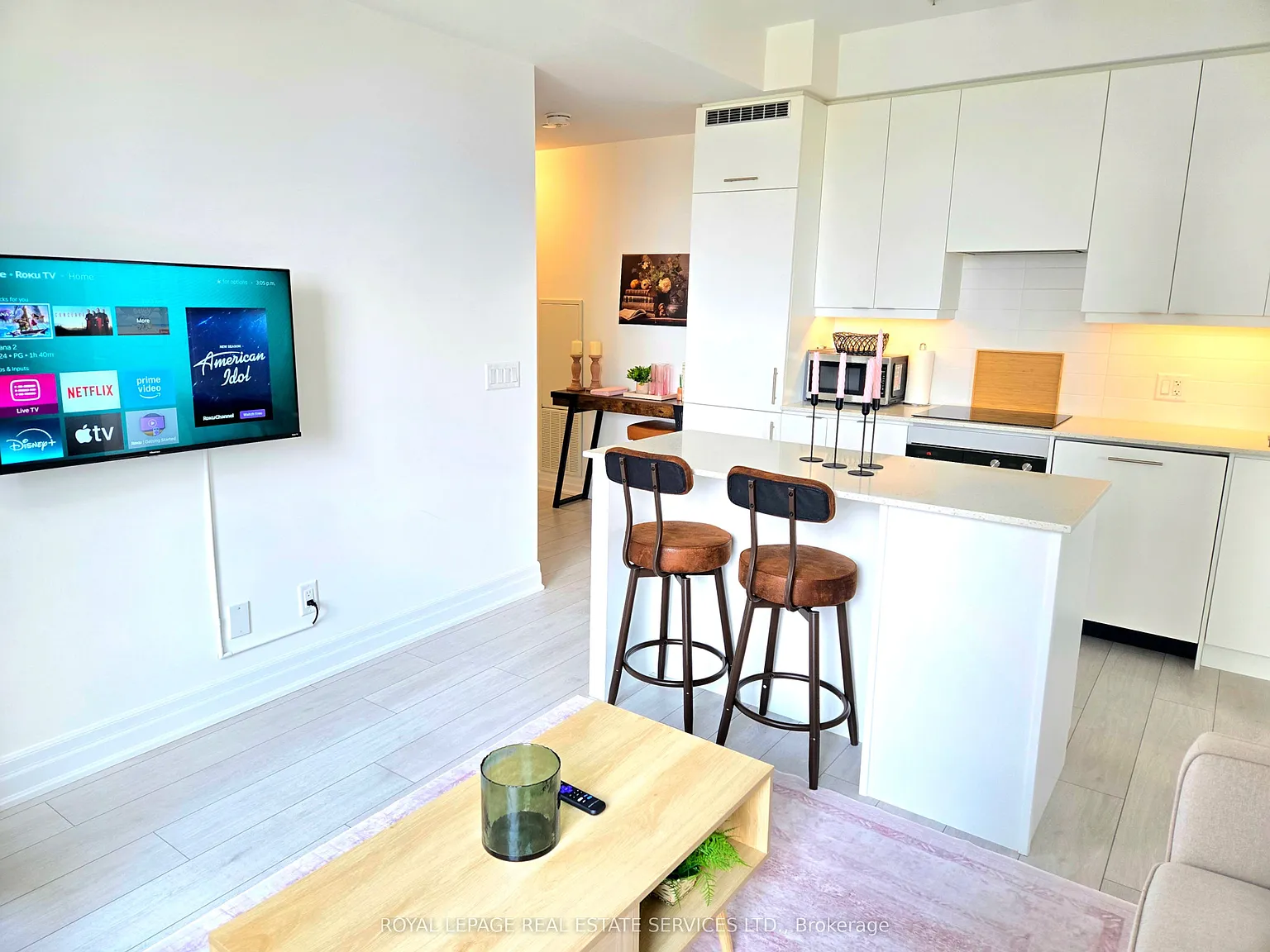 Edge Towers Condos — Photo 4