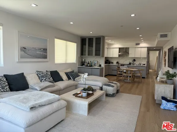 9842 Vidor Dr #402, Los Angeles, CA 90035