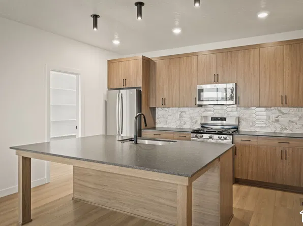 4046 S Sandridge Dr #7, Roy, UT 84067