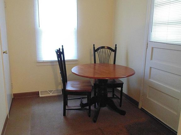 4th image of 2555 Parke St