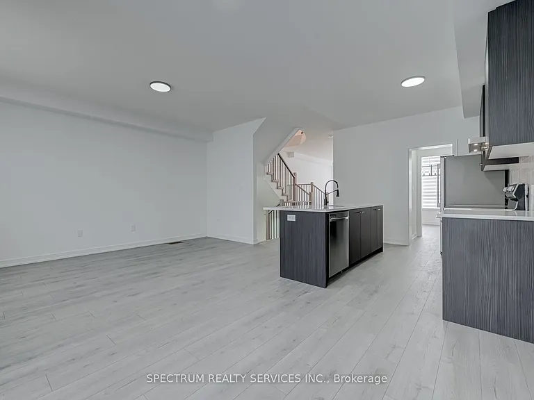 146 Blue Forest Cres — Photo 16