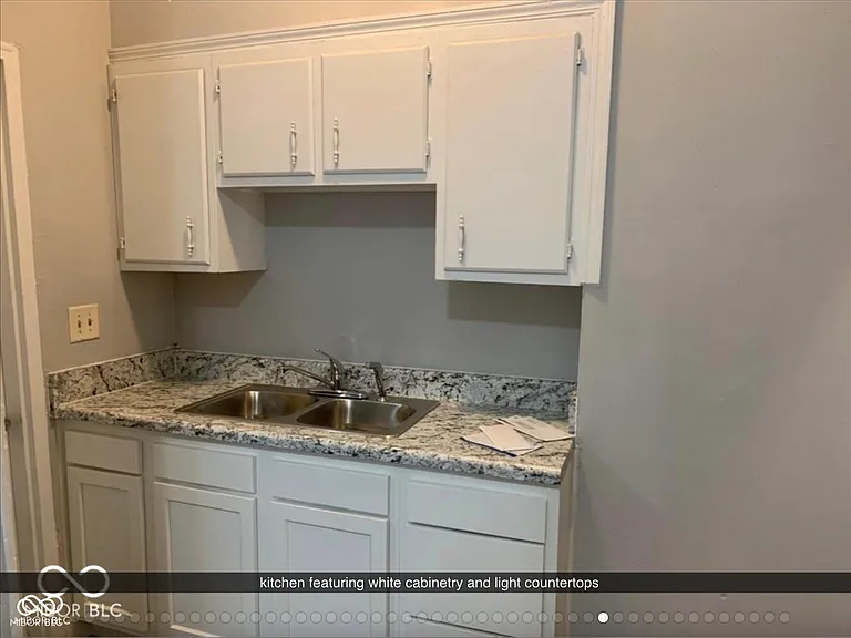 328 W 40th St — Photo 27