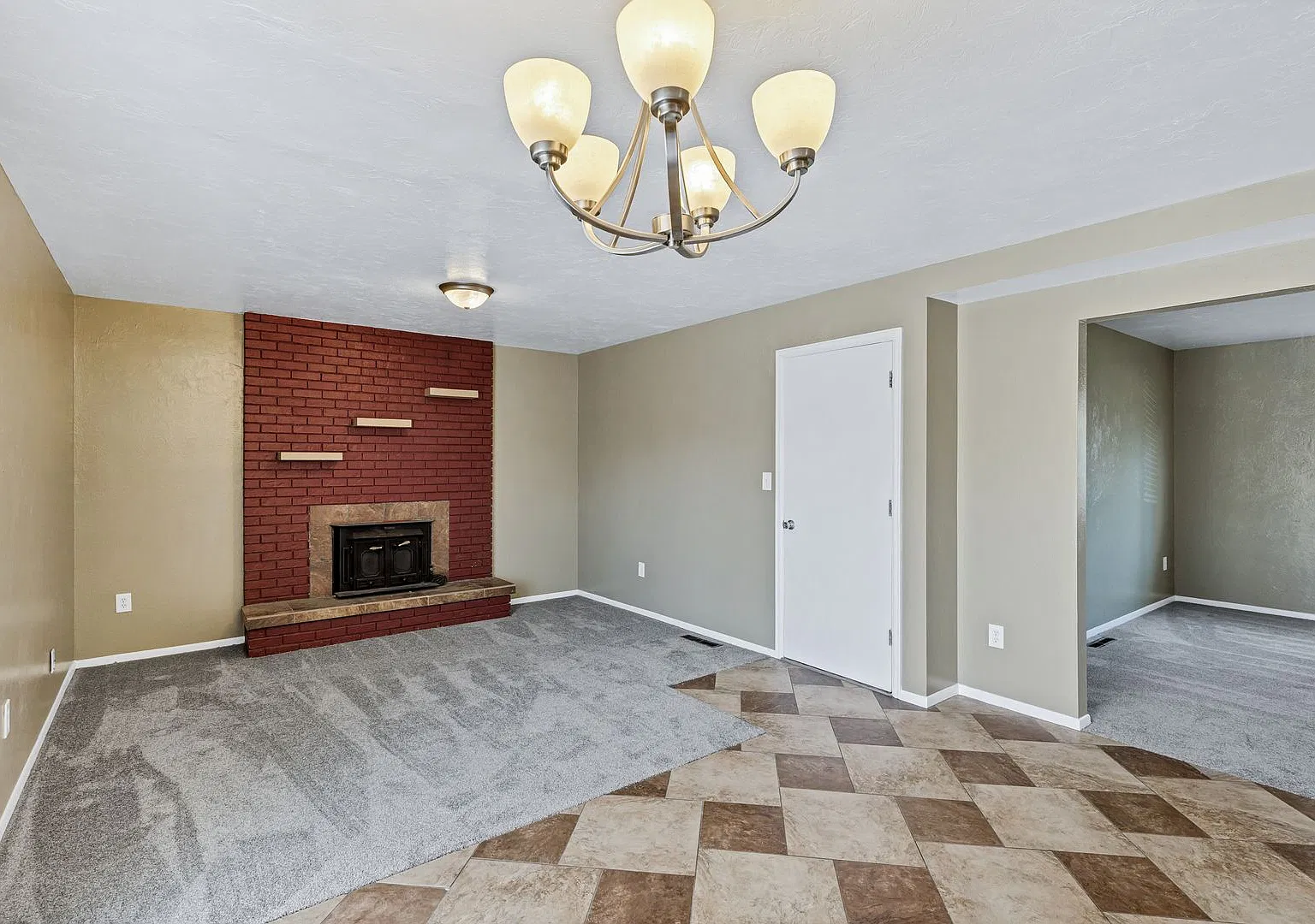 4 Bedroom Home for Rent In North Colorado Springs — Photo 4