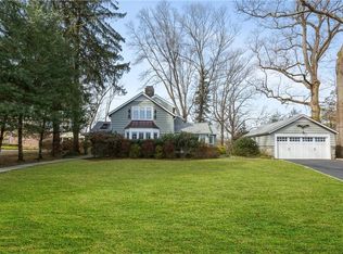 182 Fairview Dr, Pleasantville, NY 10570