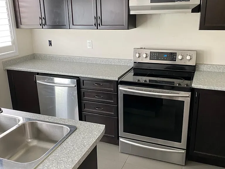 89 Preston Meadow Ave — Photo 3