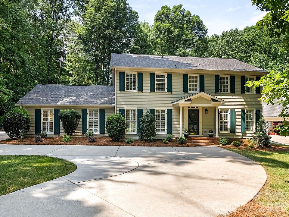 1st image of 325 Stratfordshire Dr