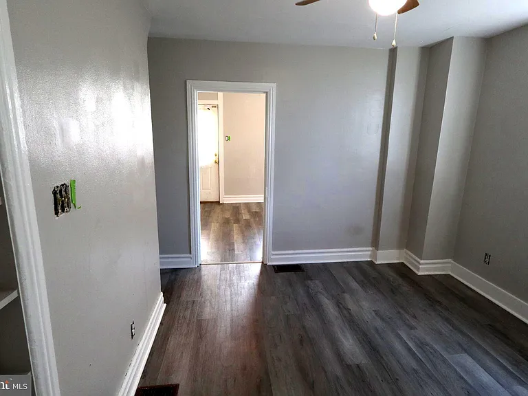 323 W North St — Photo 5