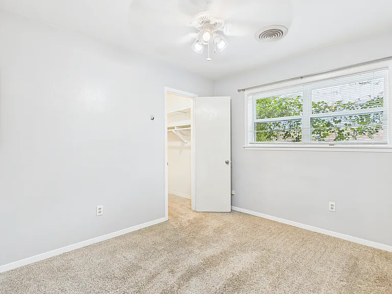 1402 Village Dr — Photo 17