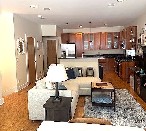 2nd image of 1620 W Augusta Blvd #1E