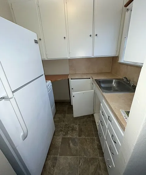 435 NE Oak St #4-1-2 — Photo 1