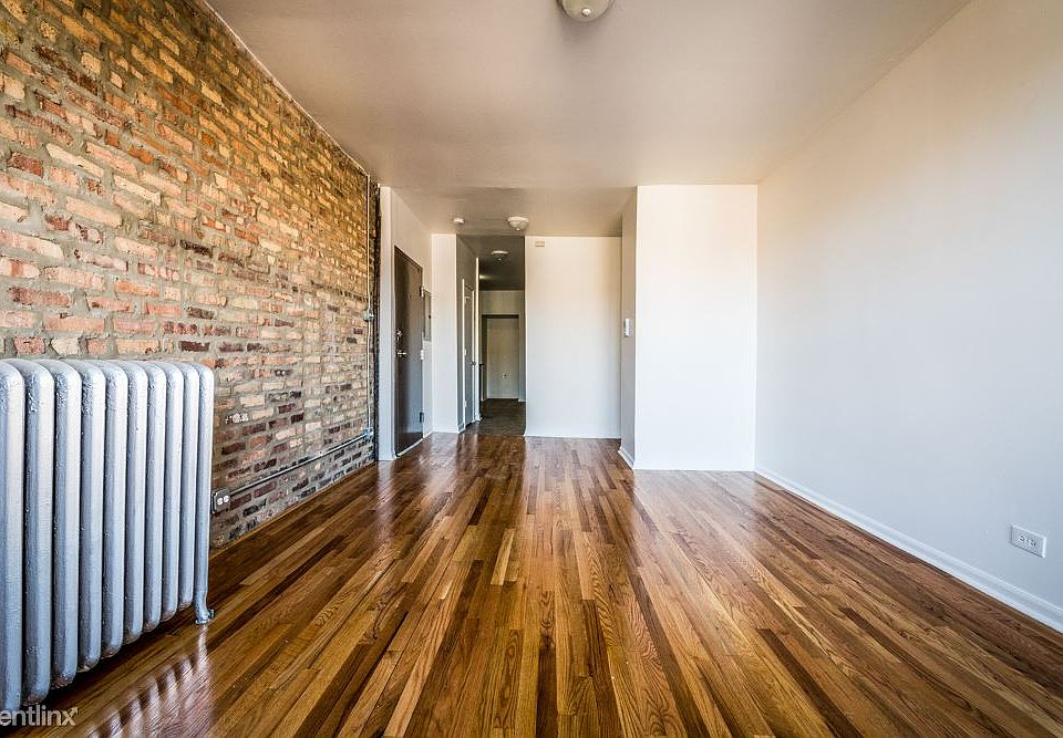 1501 E 68th St Apartments Chicago Living Room_03