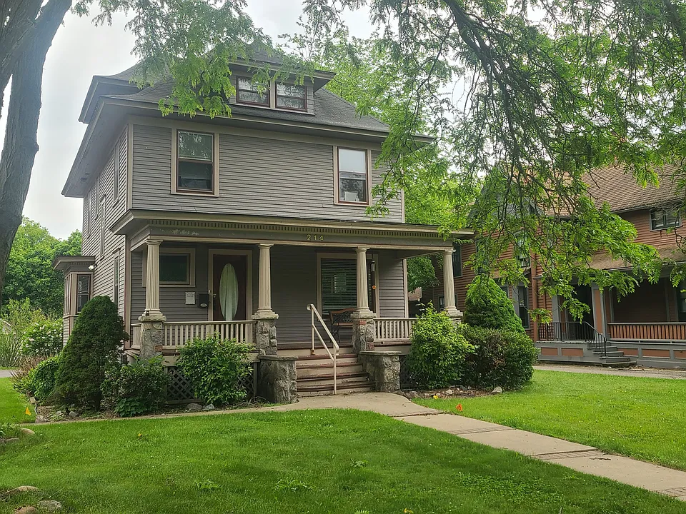 214 Woodward Ave #A