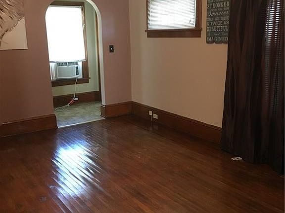 3rd image of 111 Linden St