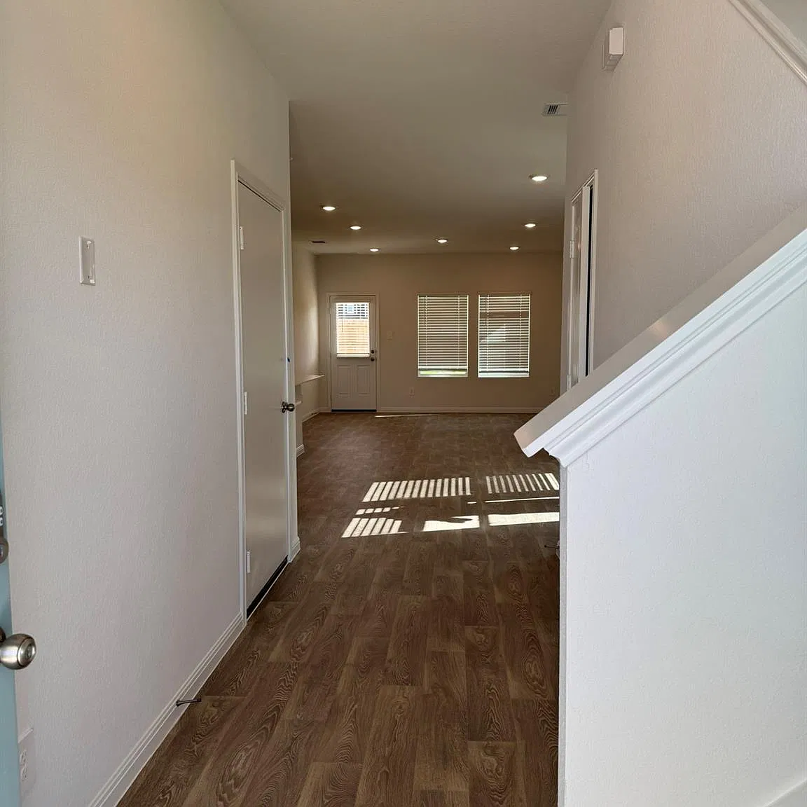 5 bed, 3.0 bath, 2492 sqft, $2,500 — Photo 3