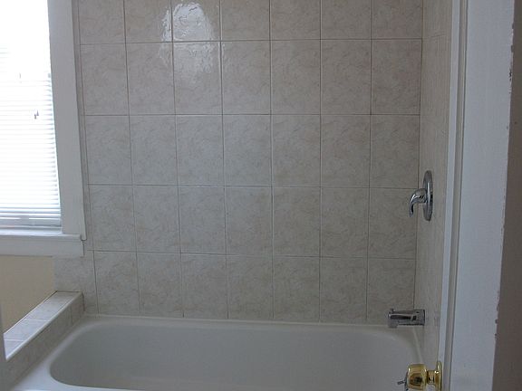 4th image of 420 Kanuga Dr APT 4