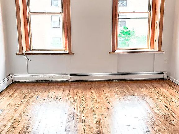 3rd image of 2011 Lexington Ave APT 4
