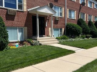 475 Laurel Ave APT C, Des Plaines, IL 60016