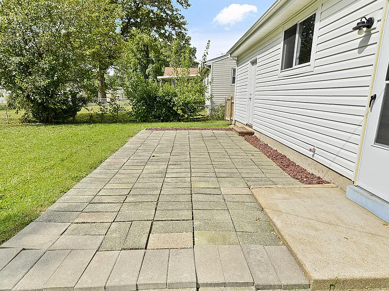 532 Holiday Ave — Photo 12