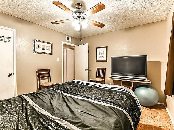 3rd image of 6410 Del Monte Dr APT 80