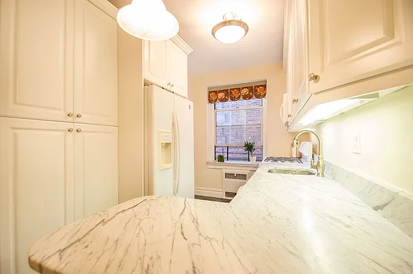 Rented by Rhona Realty | media 29