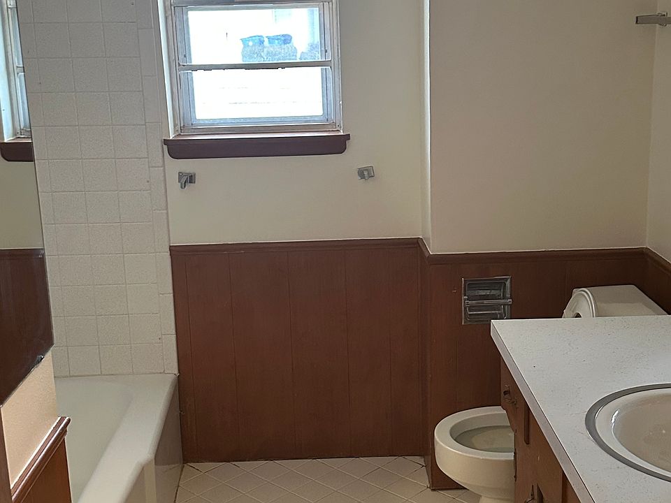 Main bathroom