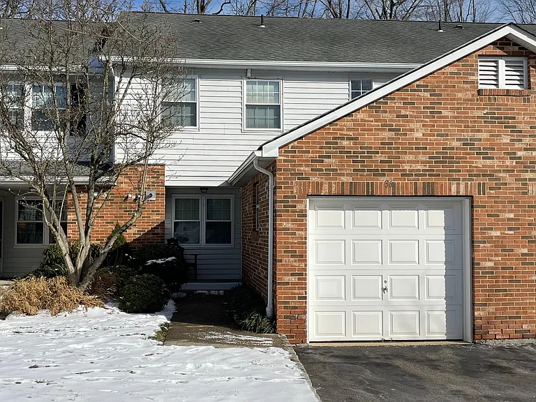36 Coachlight Dr #36 — Photo 1