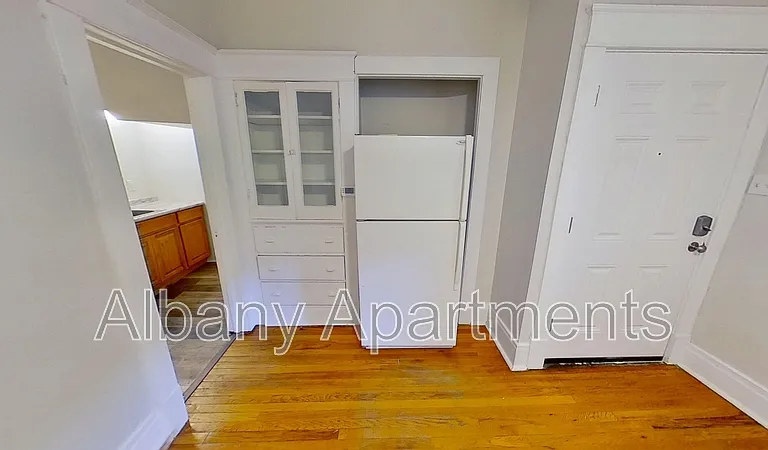 568 Park Ave #1 — Photo 4