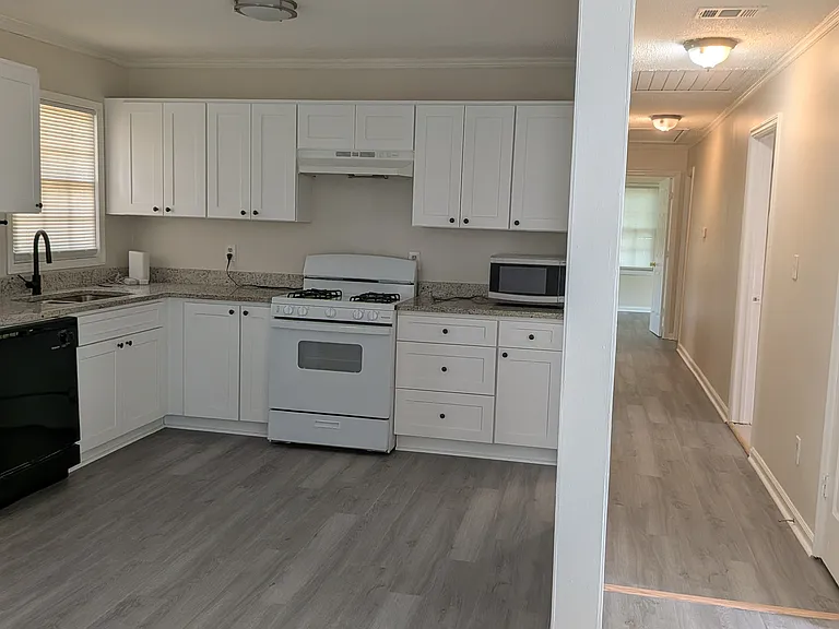 2408 Melody Ln NW — Photo 9