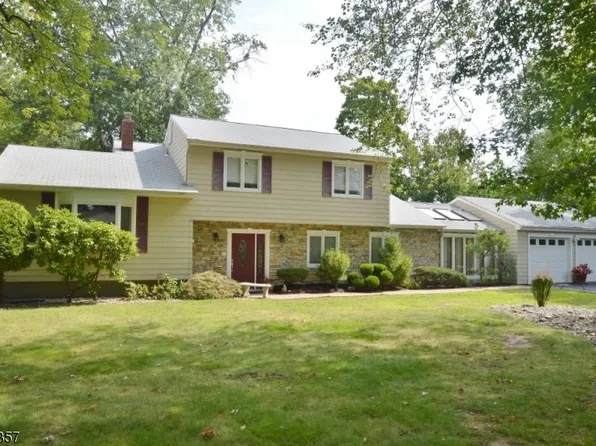 80 Christine Dr, East Hanover Twp., NJ 07936