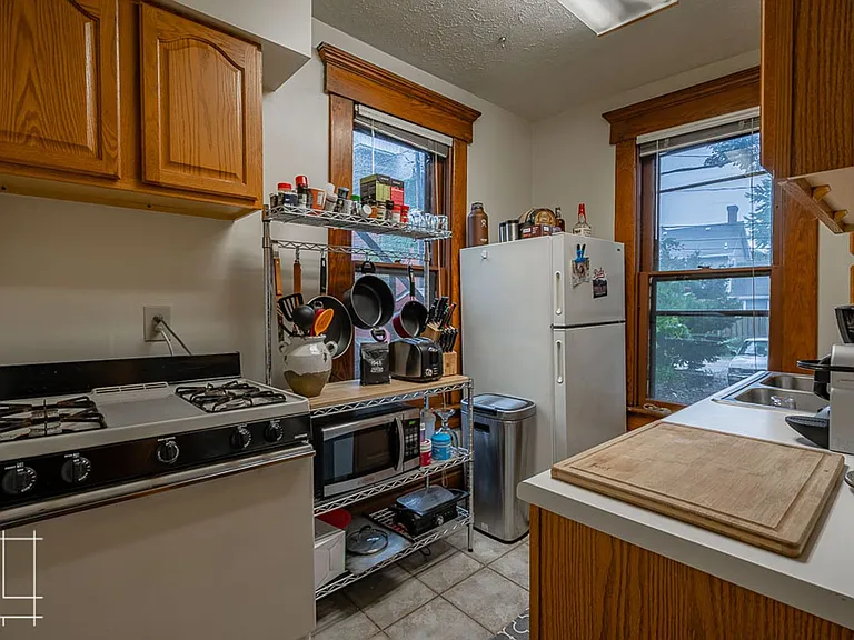 83 King Ave — Photo 2