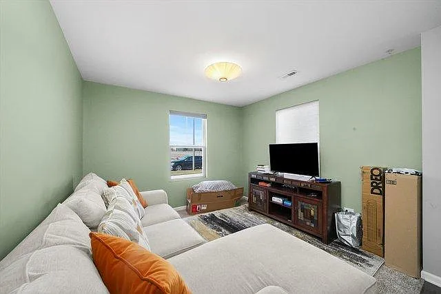 3 bed, 2.5 bath, 1925 sqft, $3,000 — Photo 4