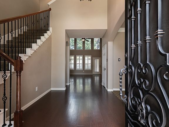 3rd image of 7534 Chinaberry Ln
