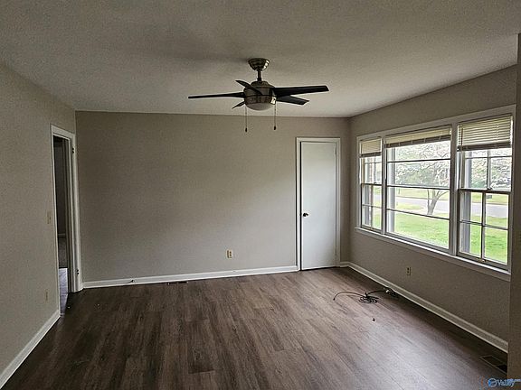 4th image of 610 Austin Dr NW
