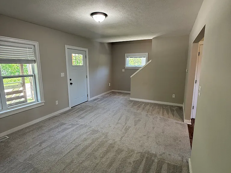 389 State St — Photo 5