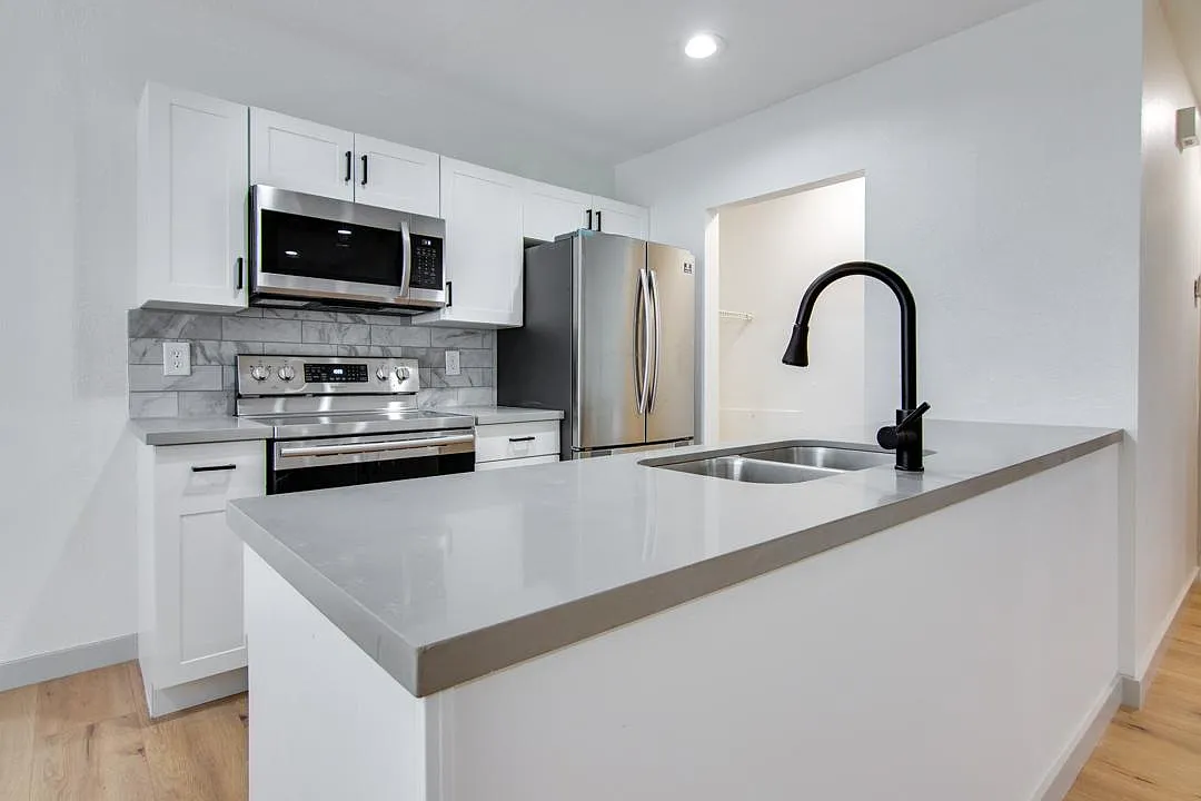 2 bed, 900 sqft, $1,475 — Photo 3