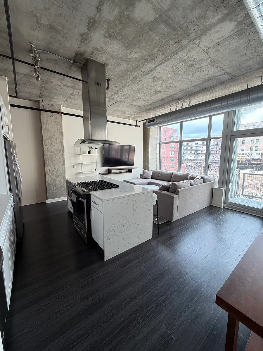 Building Photo - 50 E 16th St #415