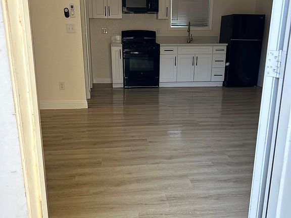 4th image of 3013 Floral Ave