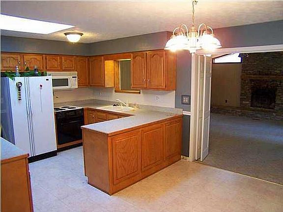 4th image of 9104 Annlou Dr